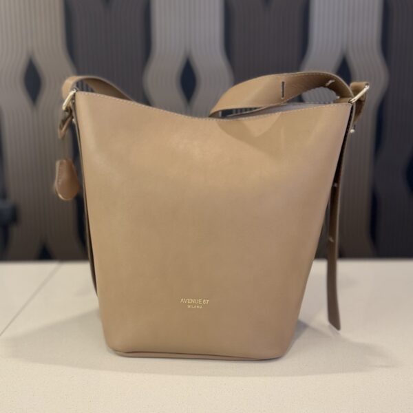 Borsa Avenue 67 Madison